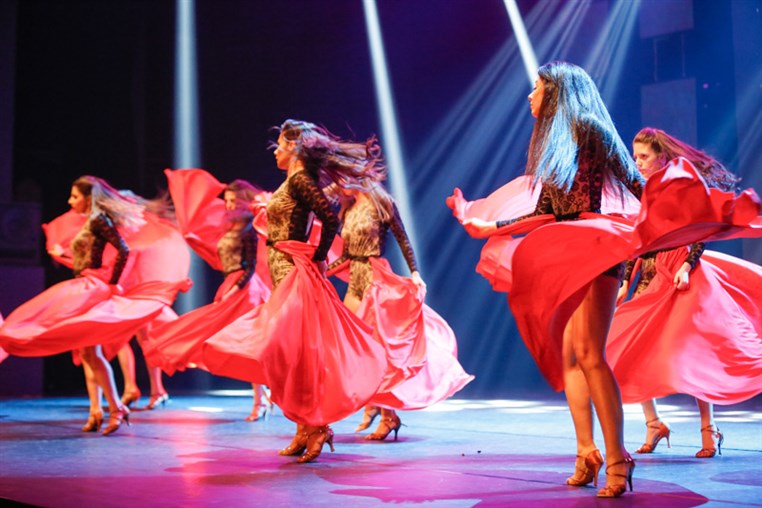 Tribe Dance Hold Your Dream 